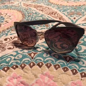 NEW Tahari Sunglasses 😎